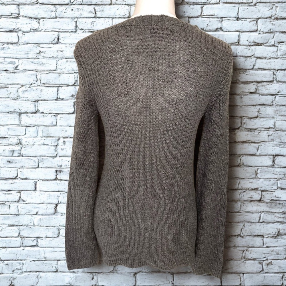 American Eagle Outfitters Women Long Sleeve V Neck Sweater Gray Small. - Picture 2 of 6